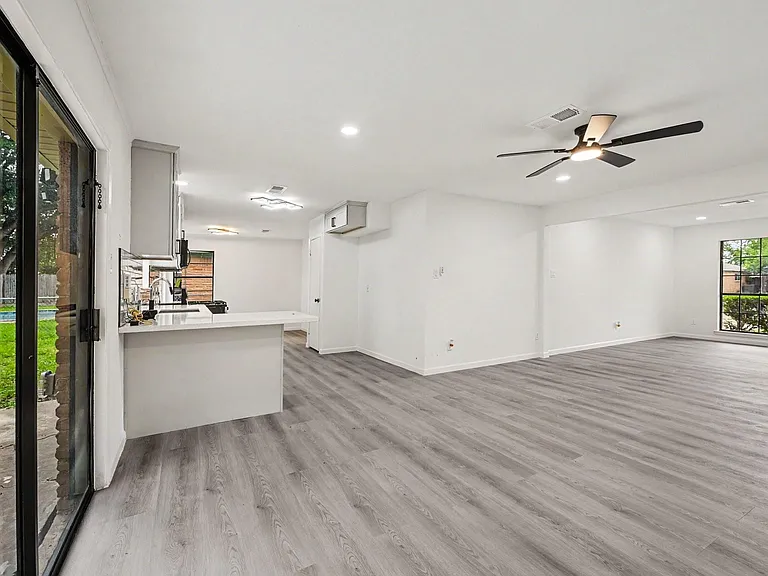 7607 Grape St — Photo 7