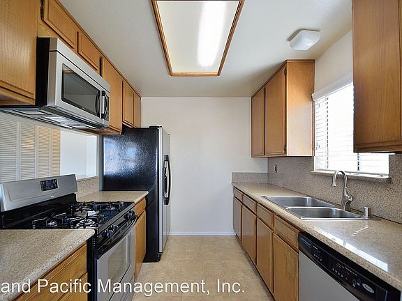 5th image of 722 5th St #722
