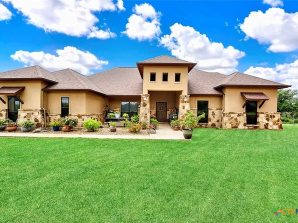 1494 County Road 433, Stockdale, TX 78160