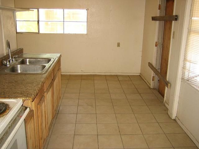 2nd image of 802 S Coleman