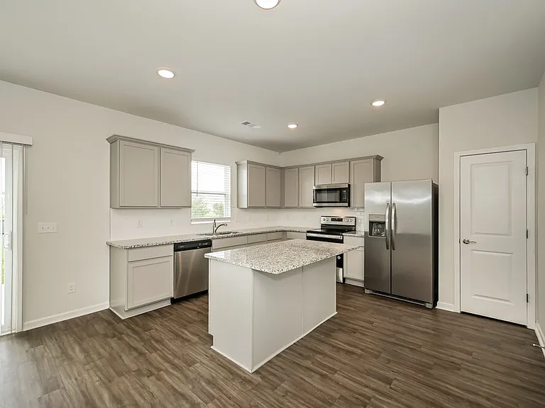 545 Samuel Lee Ln — Photo 6