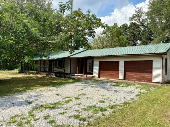 950 Federal Rd, Little Hocking, OH 45742