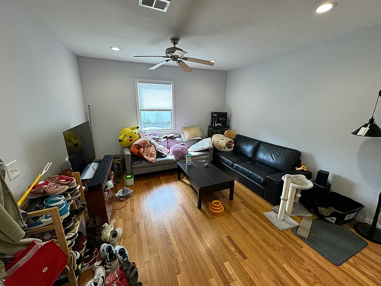 145 Surrey St #1 — Photo 4