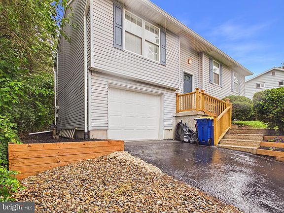 3rd image of 200 Canary Cir