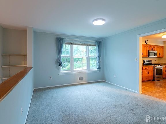 5th image of 30 W Lake Ct