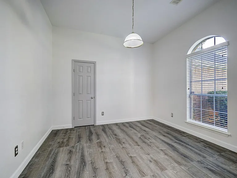 17407 Winfield Sq — Photo 7