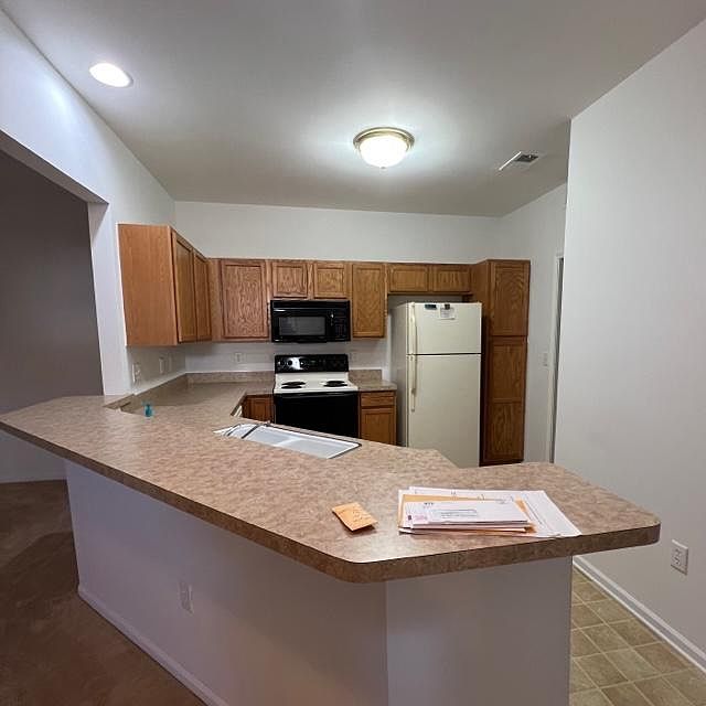 1st image of 15412 Yale Dr #177