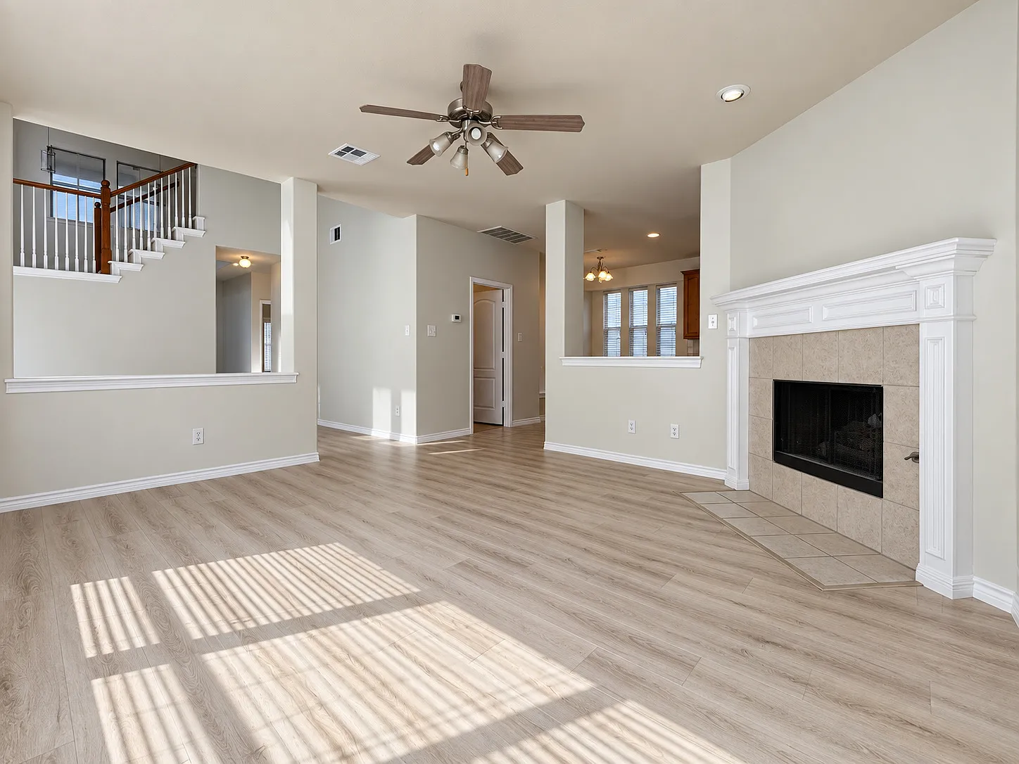 4 bed, 2.5 bath, 2640 sqft, $2,400 — Photo 4