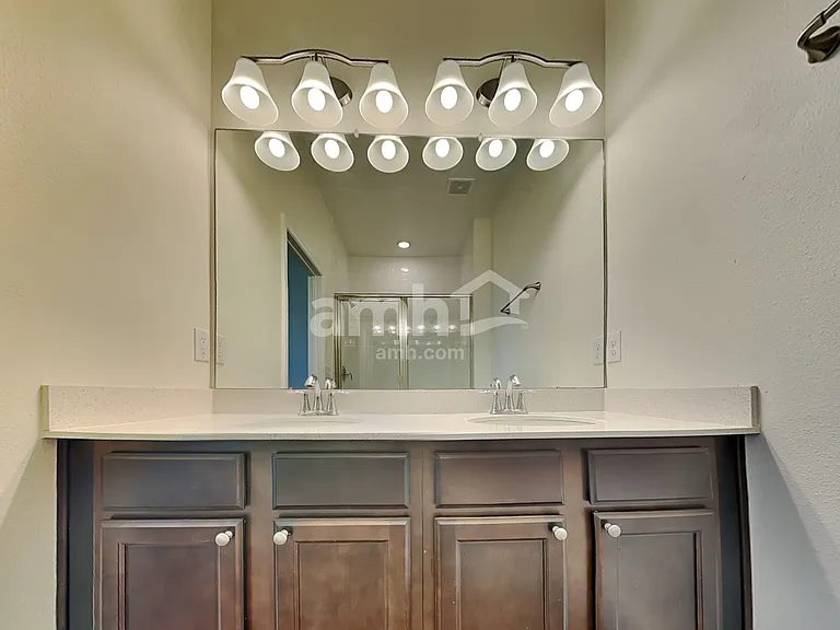1028 Walden Pond Dr — Photo 10