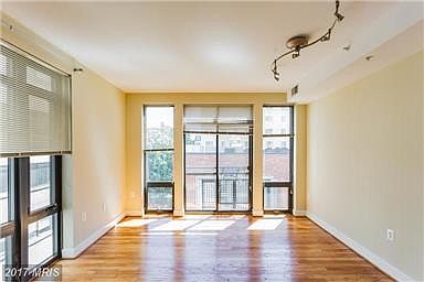 1 BR/1.5 BA + Den w/ Garage Space