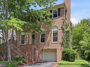 8904 Barrowgate Ct, Potomac, MD 20854