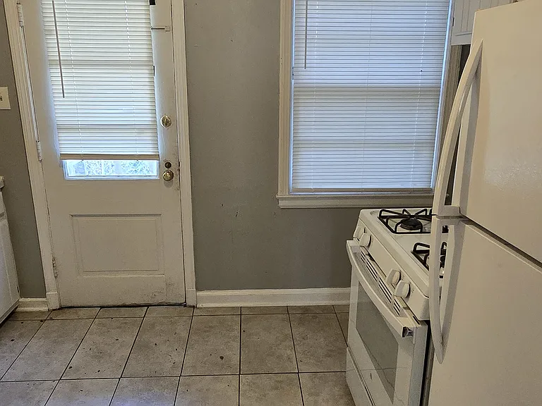 3077 Chisca Ave — Photo 8