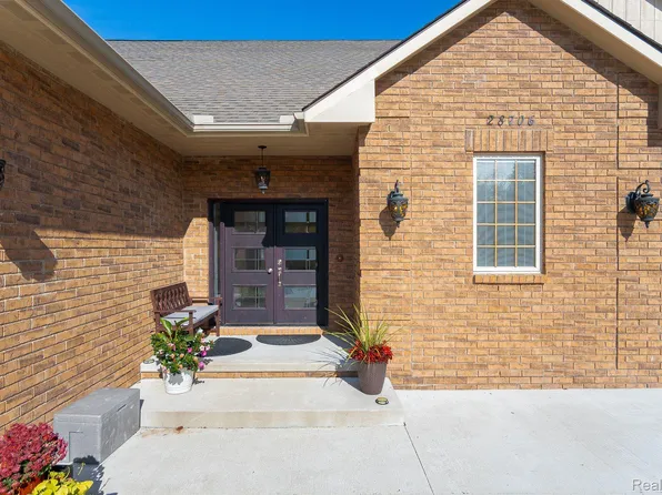 28706 W Nine Mile Rd, Farmington Hills, MI 48336
