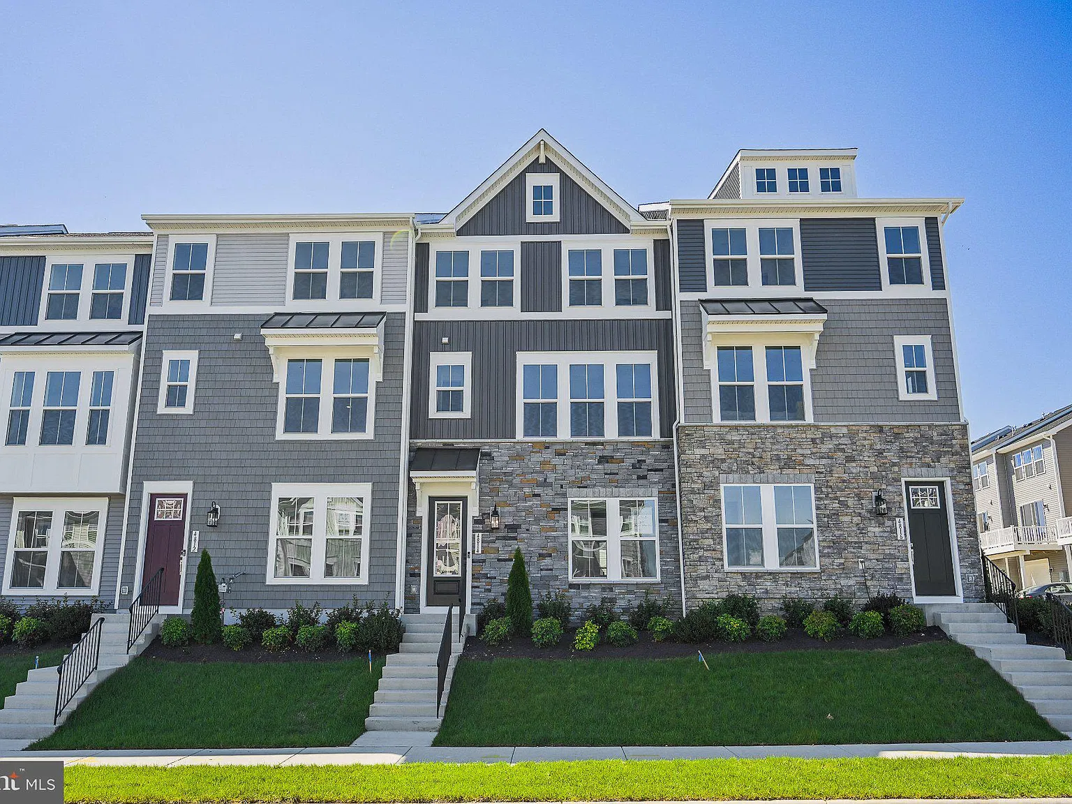 4 bed, 3.5 bath, 2008 sqft, $2,950 — Photo 1