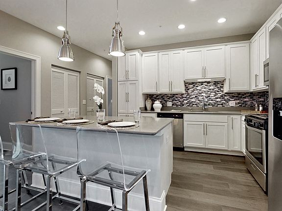 5th image of 4758 N Laramie Ave #311