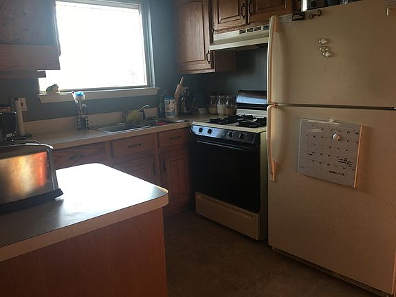 3rd image of 8469 Hugh St