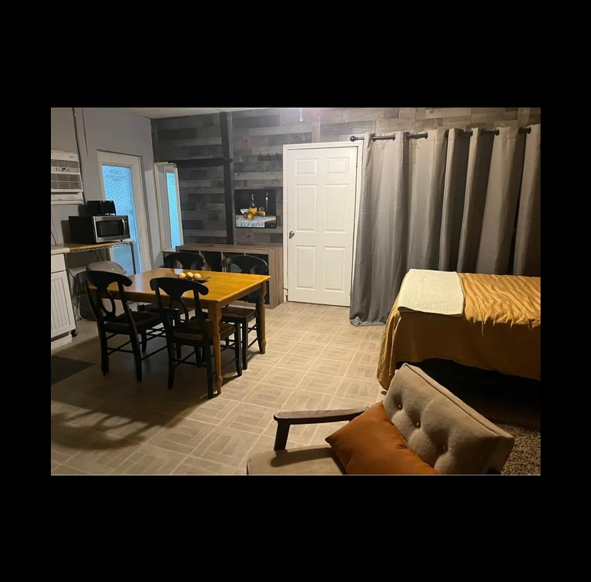 4 bed, 1350 sqft, $1,000 — Photo 2
