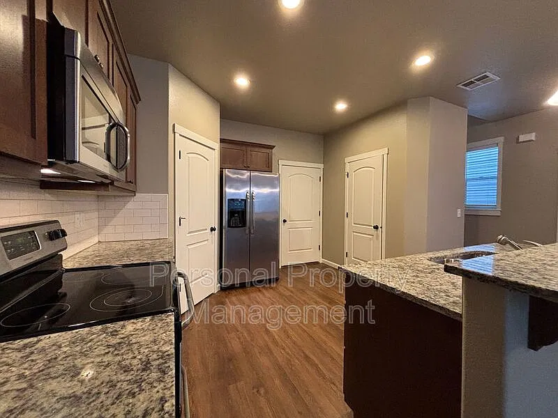 3 bed, 2.5 bath, 1624 sqft, $2,495 — Photo 4