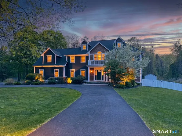 2 Jeremy Garden Lane, Woodbridge, CT 06525