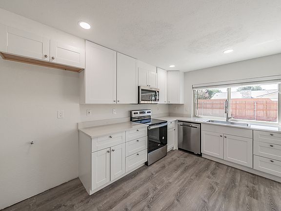 4th image of 235 Woodhurst Dr