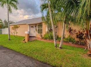 14950 SW 75th Ter, Miami, FL 33193