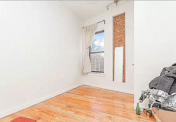 5th image of 1413 Bedford Ave #4