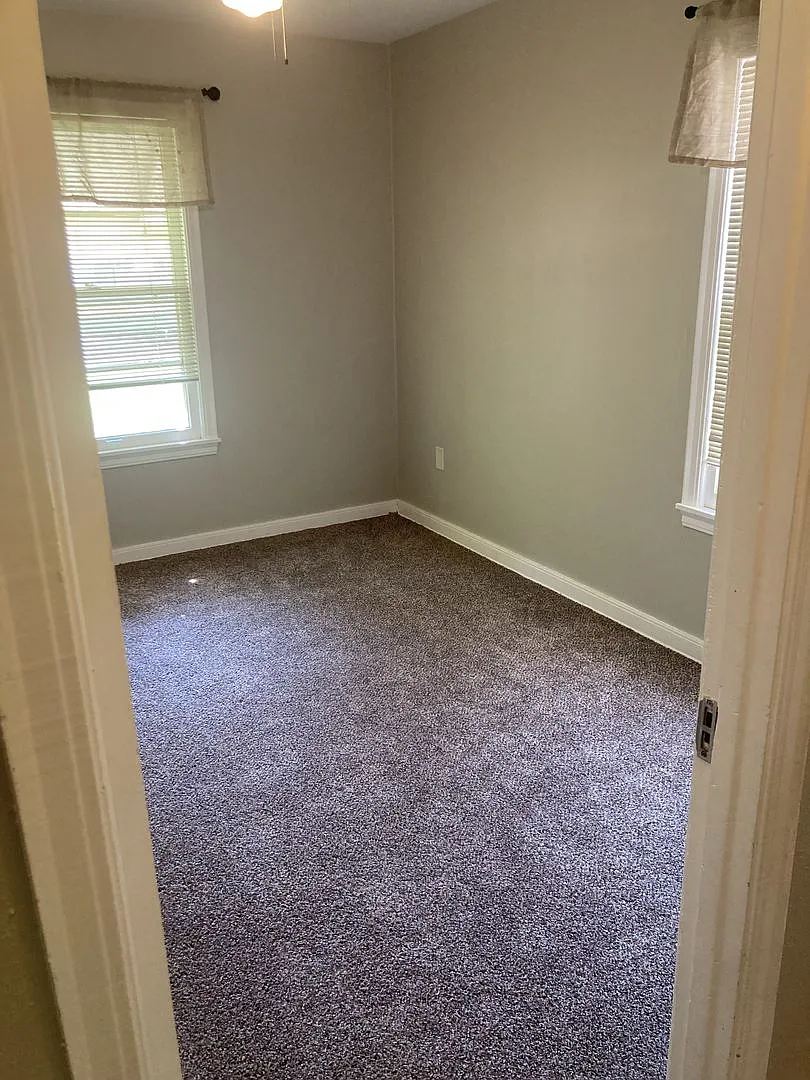 3Bed/1 Bath Home Walk to JHS! — Photo 4