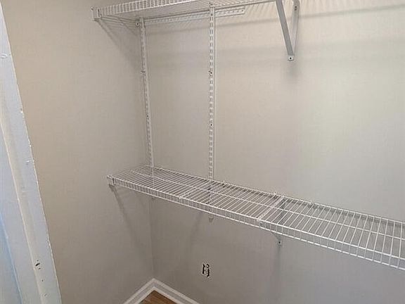 4th image of 1378 Goodwin Ave