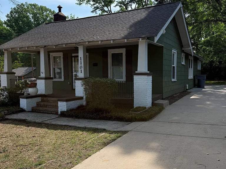 1923 Crafstman Bungalow on a corner lot in charming Enderly Park.