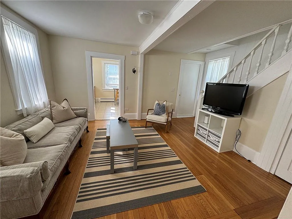 3 bed, 2.0 bath, 1106 sqft, $2,900 — Photo 1