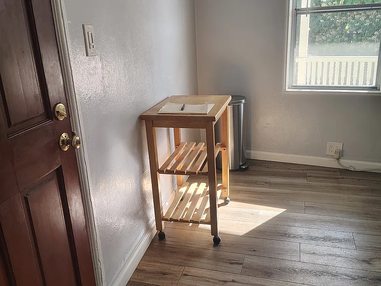 1005 Ferry St #D — Photo 20