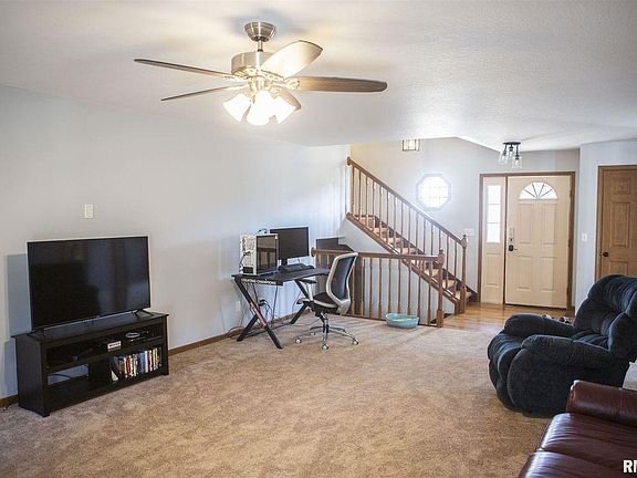 4th image of 3162 Hilltop Dr