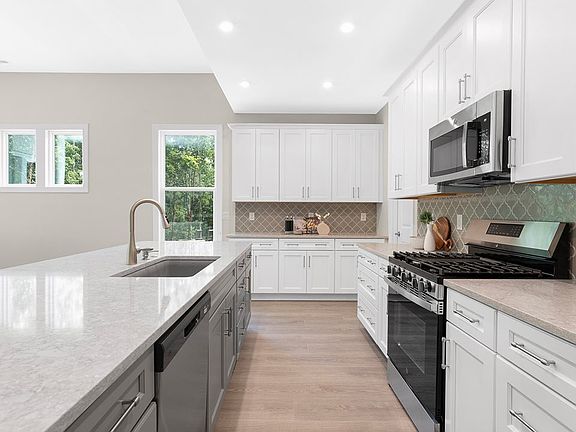 Maple II Model Kitchen