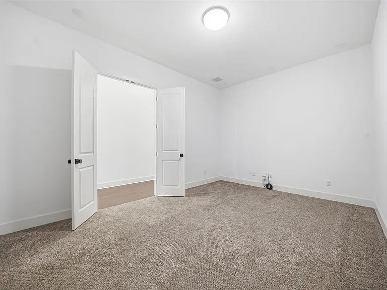1220 Calendula Trl — Photo 8