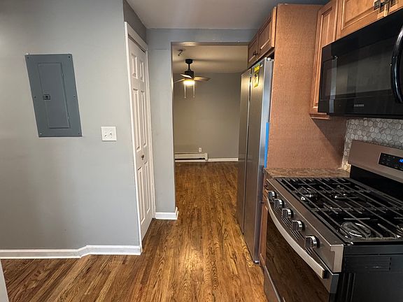2nd image of 123 Valley St #1
