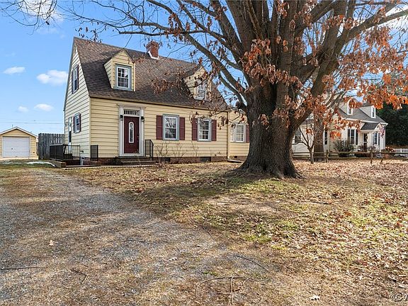 2nd image of 802 Essex St