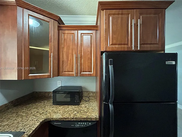 1925 Madison St #5 — Photo 8