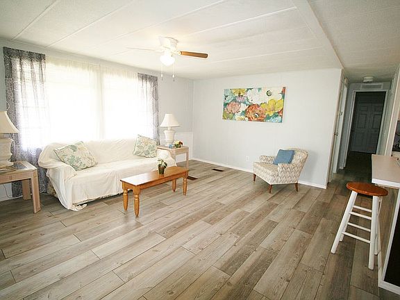 5th image of 734 Taffy Ln
