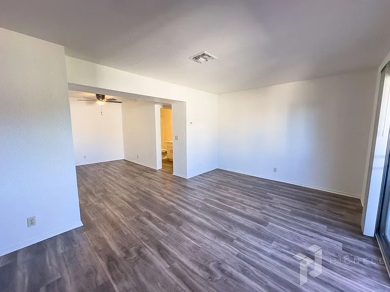 Tuscan Villa Apartments — Photo 19