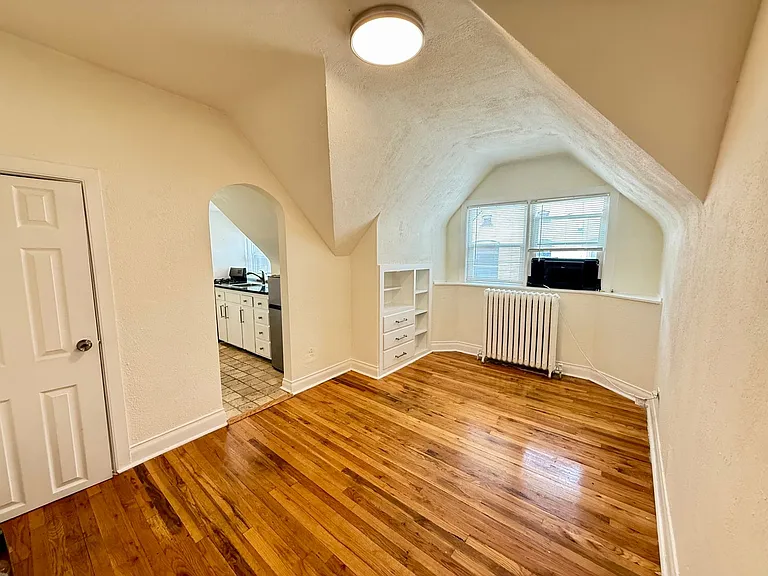 1454 N Marion St — Photo 2