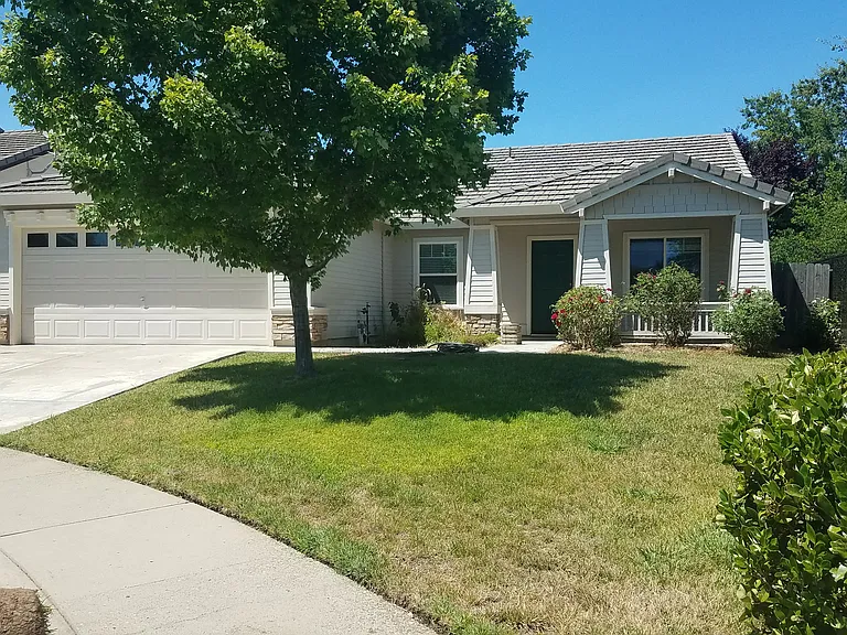 1022 Thompson Cir — Photo 2