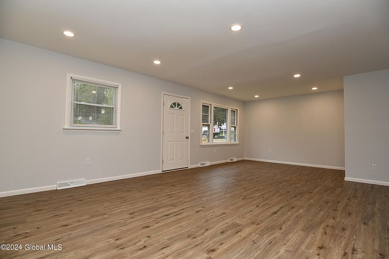 4th image of 15 Birchwood Court