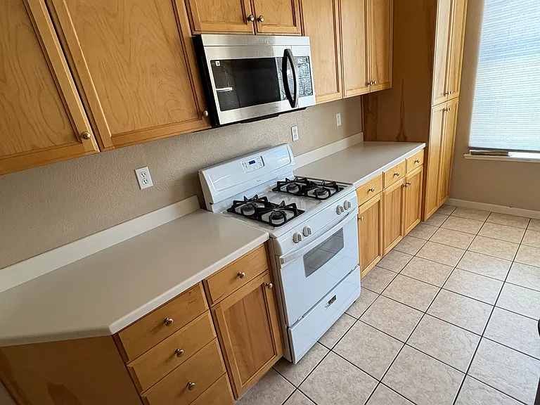 1367 Carlsbad Dr — Photo 2