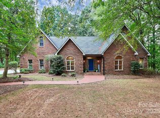4121 Olde Roxbury Dr, Matthews, NC 28105