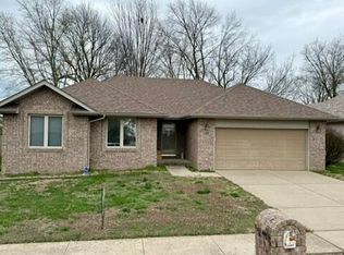2840 S Pinehurst Ave, Springfield, MO 65807