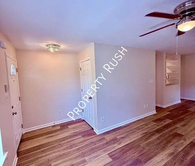709 N Holly St — Photo 6