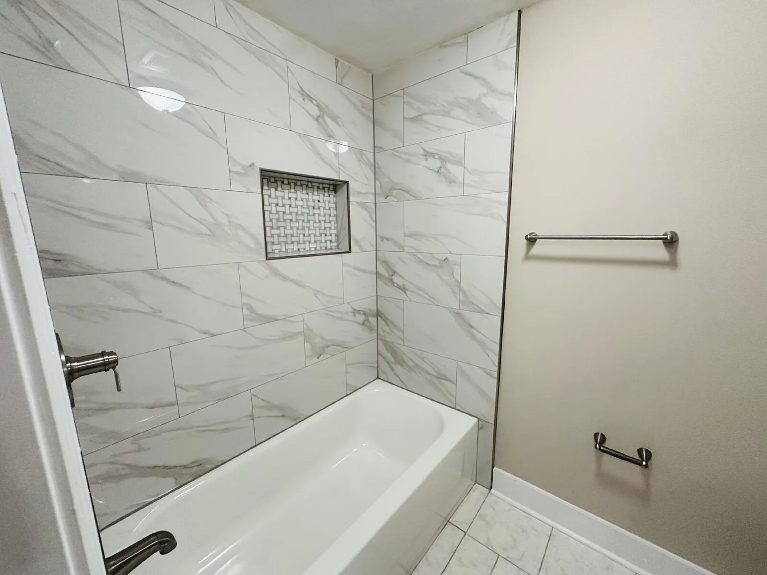 4 bed, 3.0 bath, 1171 sqft, $1,800 — Photo 2