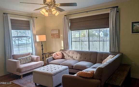 4th image of 1701 Eastwood Rd