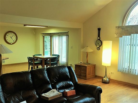 5th image of 10449 Amber Ln