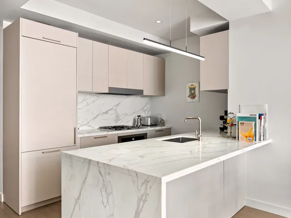 305 East 51st Street image 4 of 15